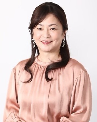 山﨑 眞子 氏